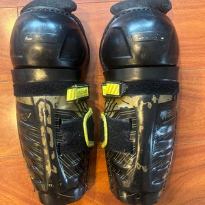 Junior CCM Tacks AS-V Pro 10" Shin Pads (Used)