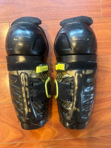 Junior CCM Tacks AS-V Pro 10" Shin Pads (Used)