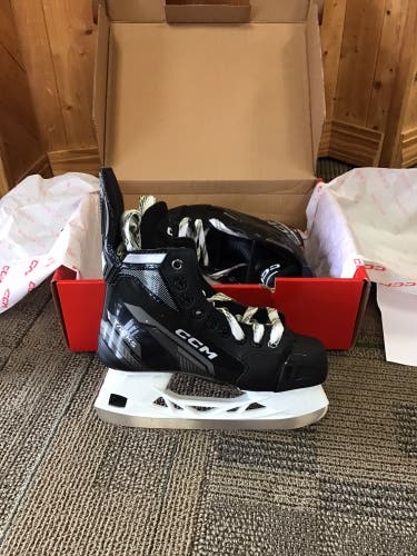 CCM Tacks Vector Hockey Skates Regular Width Size 3.5 (New)