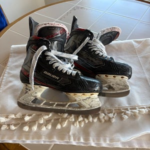 2019 Bauer Vapor 2X Hockey Skates Regular Width Size 6.5 (Used)