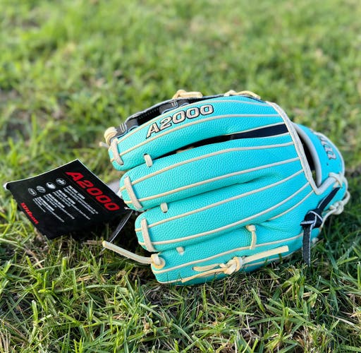2025 Wilson A2000 1716 RH Infield Baseball Glove 11.5" (New)