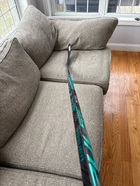 Senior Bauer Pulse RH Hockey Stick P28 70 Flex (New)