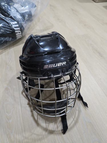 Men's Medium Black Bauer Helmet with Cage