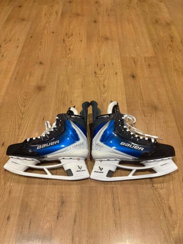 2025 Bauer Vapor Custom Flylite Hockey Skates Extra Wide Width 7.5 (Used)