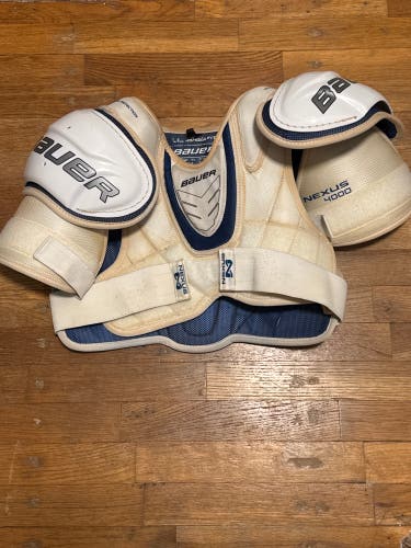 Men's Large Senior Bauer Nexus 4000 Shoulder Pads (Used)