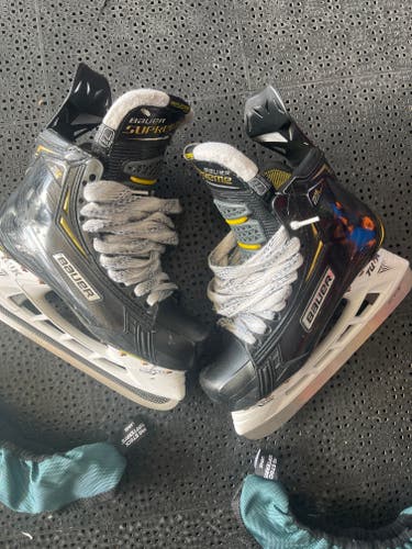 Bauer Supreme 2S Pro Hockey Skates Regular Width 7 (Used)