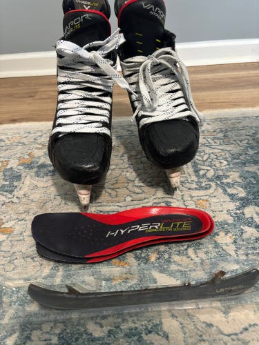2021 Bauer Vapor Hyperlite Hockey Skates 8 Fit 3 with extra used steel (Used)