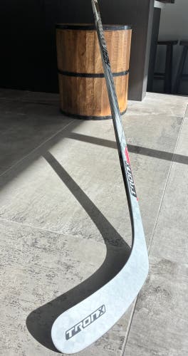 Senior Tron Left Hand Hockey Stick PP92 85 Flex (New)