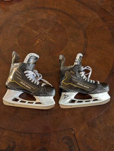 2025 Bauer Supreme M40 Hockey Skates Fit 3 Size 9.5 (Used)