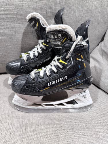 2022 Bauer Supreme M5 Pro Hockey Skates Regular Width Size 1 (Used)