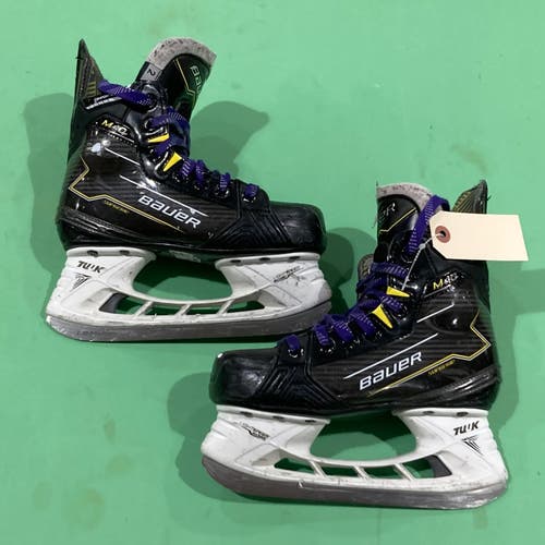 Used Junior Bauer Supreme M40 Hockey Skates Size 2