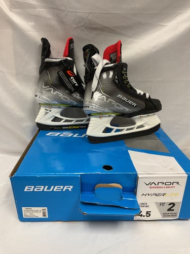 2021 Bauer Vapor Hyperlite Hockey Skates Regular Width Size 4.5 (New)
