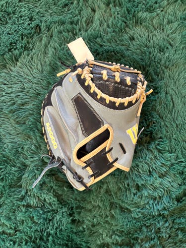 New Wilson A2000 SCM1D RH Catcher's Baseball Glove 33.5"