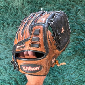 Wilson A900 RH Pitcher's Baseball Glove 11"