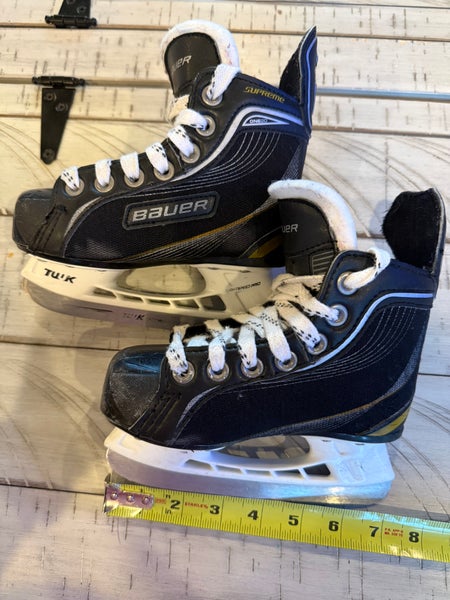 2011 Bauer Supreme One20 Youth Hockey Skates Regular Width Youth Size 9 (Used)