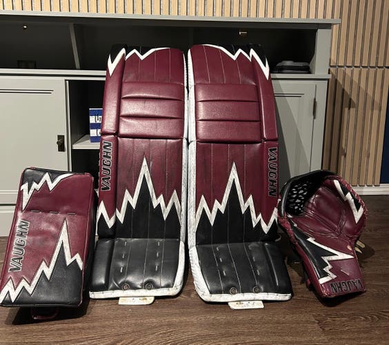 34" 2020 Vaughn V9 Pro Carbon Regular Goalie Full Set Pro Stock (Used)