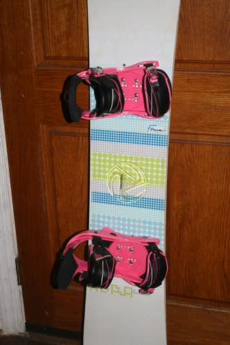 Women's Forum AURA 149 cm Snowboard All Mountain with Burton Medium Bindings