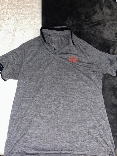 Gray Large Men's Under Armour Shirt (Used)