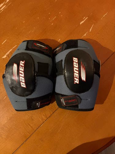 Senior Medium Bauer EP300 Elbow Pads (Used)