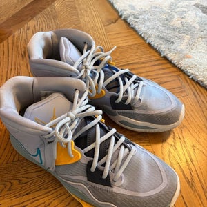 Men's Size M 10.0 (W 11.0) Nike Kyrie Infinity Shoes (Used)