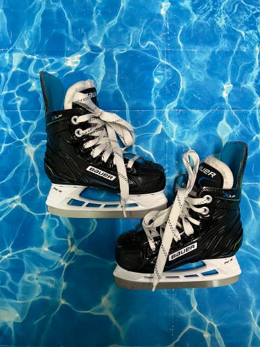 Youth Bauer XLP Hockey Skates Regular Width 9 (Used)