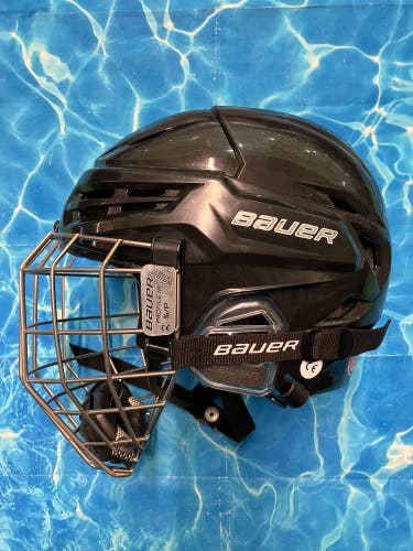 Medium Bauer Re-Akt 95 Helmet (Used)