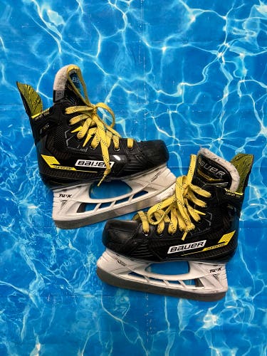 Junior Bauer Supreme M4 Hockey Skates Size 1.5 (Used)