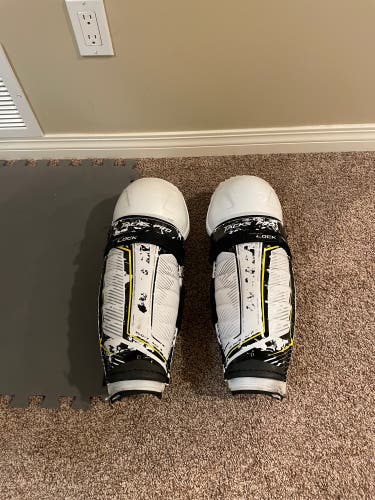 Senior CCM Ultra Pro 15" Shin Pads (Used)
