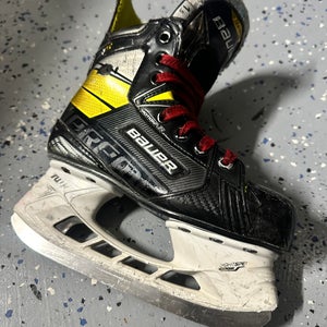Bauer Supreme 3S Hockey Skates Regular Width Size 1.5 (Used)