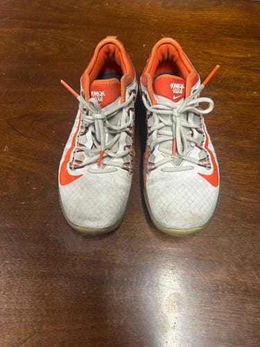 White Men's Size M 9.5 (W 10.5) Adult Nike Alpha Huarache Elite Turf Shoes (Used)