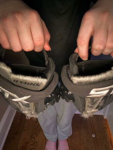 STX Shield 500 Goalie Gloves 10" (Used)