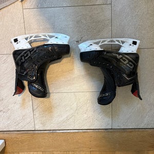 2023 CCM JetSpeed FT690 Hockey Skates Size 5. (Used)