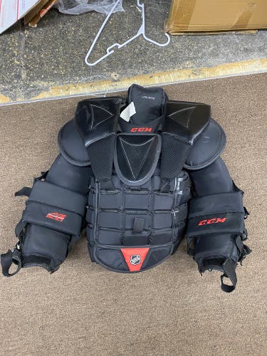 Large/Extra Large CCM AB500 Goalie Chest Protector (Used)