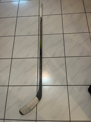 Junior Bauer Vapor Hyperlite 2 Left Hand Hockey Stick P90TM 40 Flex (Used)