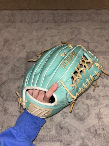 Marucci Palmetto RH Outfield Softball Glove 12.5" (Used)