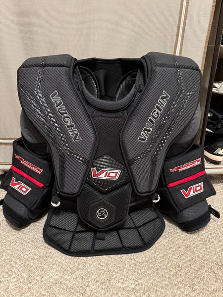 Small Vaughn V10 Pro Carbon Goalie Chest Protector (Used)
