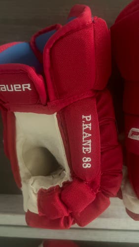 Patrick Kane  Detroit Red Wings 2023-24 Senior Bauer Pro Series Gloves 14" Pro Stock