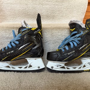 CCM Ultra Tacks Hockey Skates Regular Width Size 3.5 (Used)