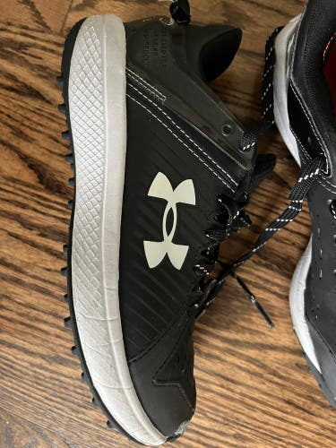 Black Kid's 4.5Y (Big Kids / Youth) Youth Under Armour Yard Turf Low Top Turf Cleats (Used)