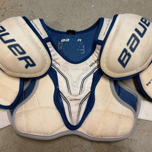 Medium/Large Youth Bauer Nexus classic Shoulder Pads (Used)