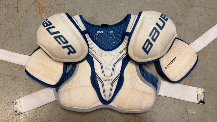 Medium/Large Youth Bauer Nexus classic Shoulder Pads (Used)
