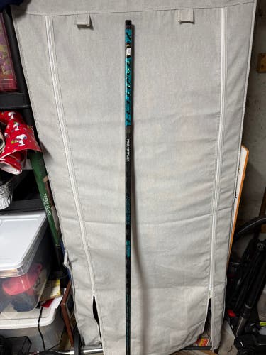 Senior Bauer Twitch Left Hand Hockey Stick P92 87 Flex (New)