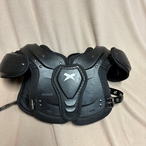 Medium Youth Xenith Fly Shoulder Pads (Used)