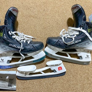 2024 Bauer Vapor Hyperlite 2 Hockey Skates Regular Width 6.5 (Used)