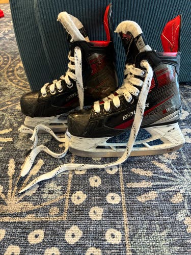 2023 Bauer Vapor X5 Pro Hockey Skates Regular Width 13 (Used)