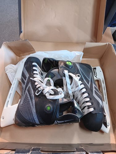 Reebok 9K Pump Hockey Skates Regular Width 7 (New) (no blades)