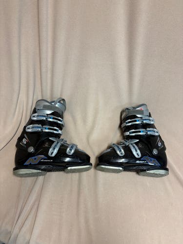 Mondo 26 & 26.5 Women's Nordica All Mountain Easy Move 6 Ski Boots (Used)