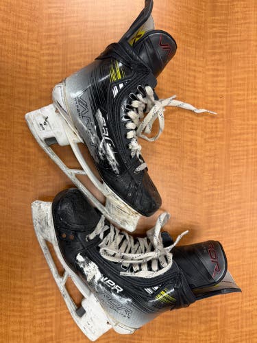 2023 Bauer Vapor Hyperlite 2 Hockey Skates Regular Width Size 6.5 (Used)