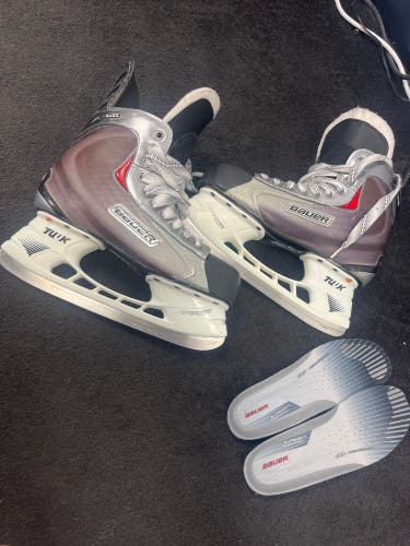 Pro stock Bauer x60 skates mint condition. R 7.5 D/A      L 6-3/4 D/A