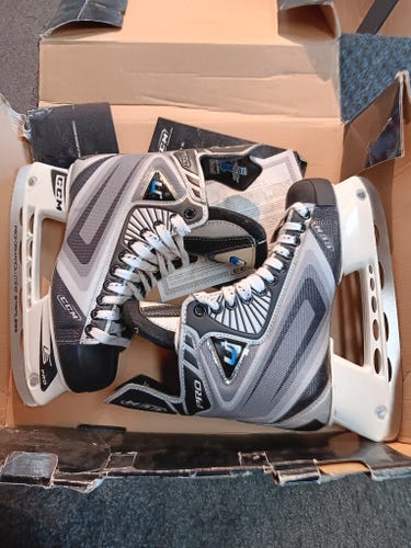 CCM Upro vector Hockey Skates Regular Width Size 6 (New)